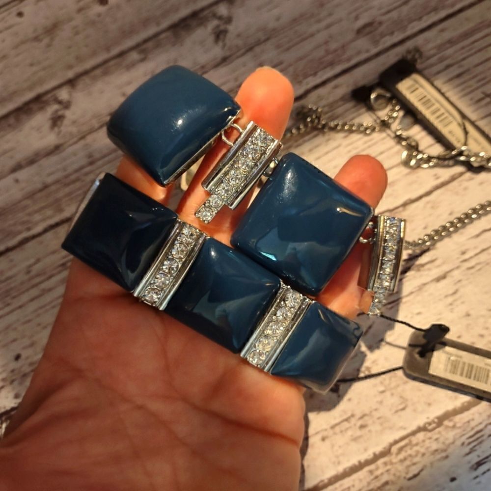 Ann Taylor New Necklace and Bracelet Set